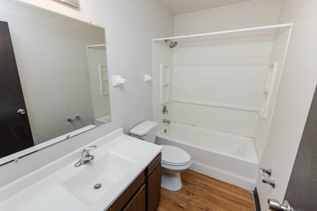 Building Photo - 721 Princeton Ct