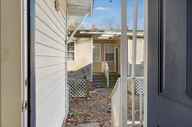 Building Photo - 1708 Lennox Ct