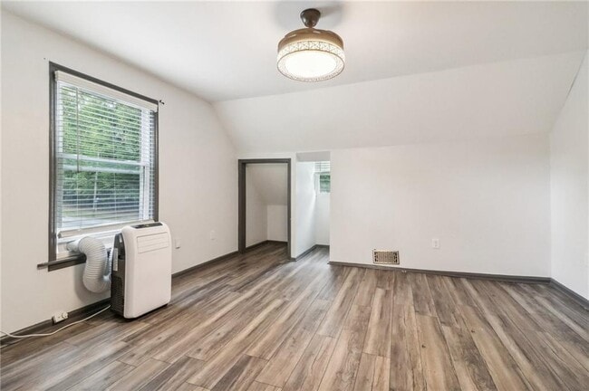 Building Photo - 1393 Westview Dr SW