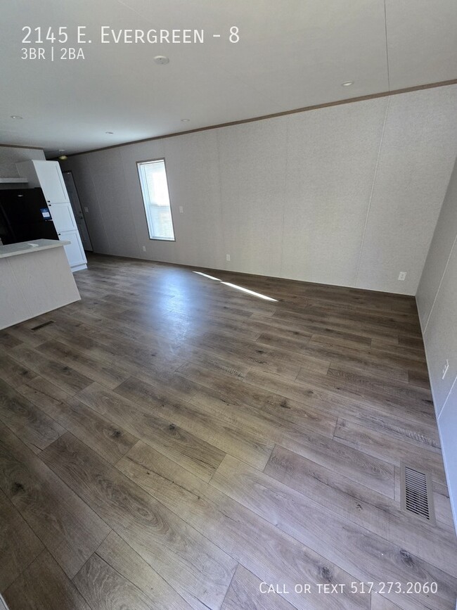 Building Photo - 2145 E. Evergreen-8