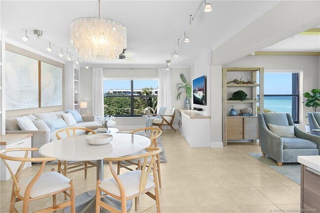 Building Photo - 1289 NE Ocean Blvd