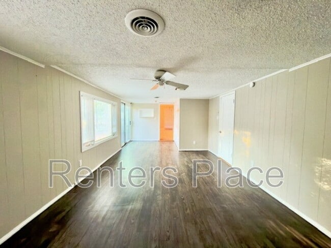 Building Photo - 3315 S Lewis Ave