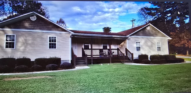 Building Photo - 2102 Kingsbury Rd