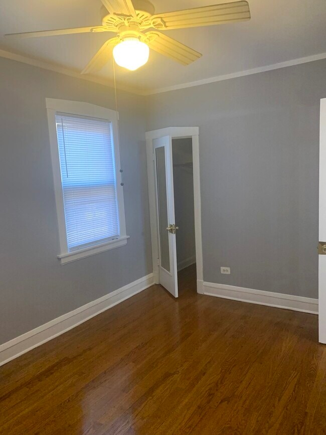Building Photo - 4421 W Wrightwood Ave