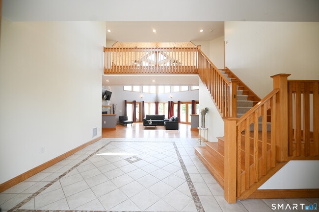 Building Photo - 19 Longview Dr