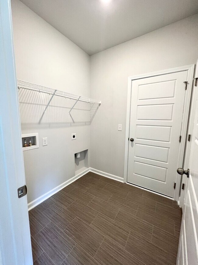 Building Photo - FOUR Bedrooms! SUPREME location! Move in ready!