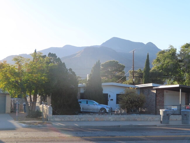 Building Photo - 10052 Kenworthy St