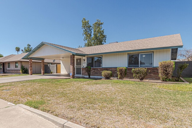 Building Photo - 1432 S Oracle