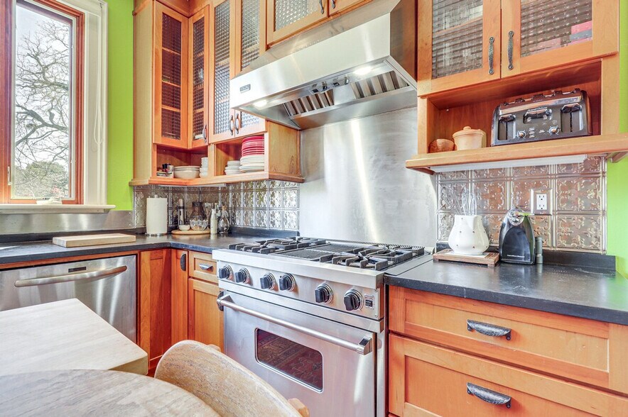 Building Photo - 3177 Vichy Ave