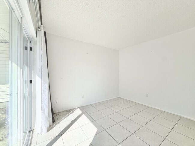 Building Photo - 2658 Sunny Breeze Ave