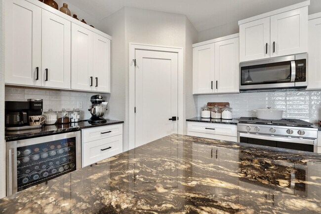 Building Photo - 1878 Woodland Way