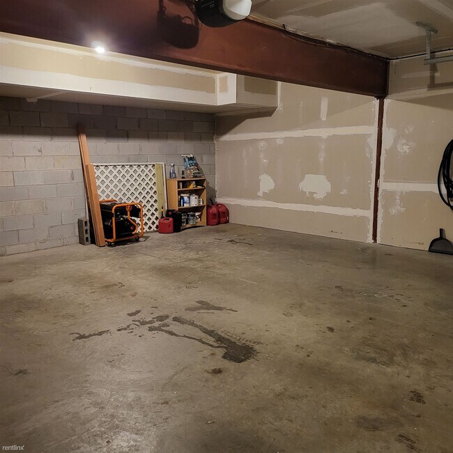 Building Photo - 4 br, 2.5 bath House - 12302 Hillcreek Circle