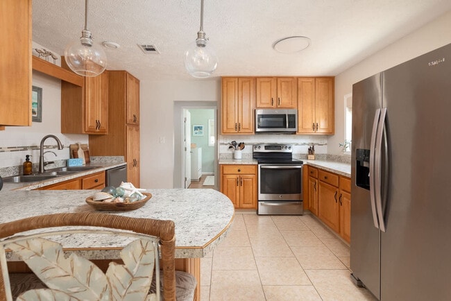 Building Photo - 217 Carol Pl