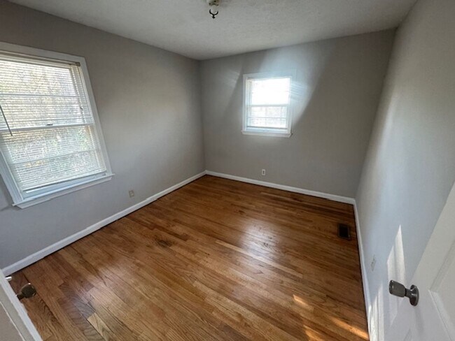 Building Photo - 116 Alton Dr