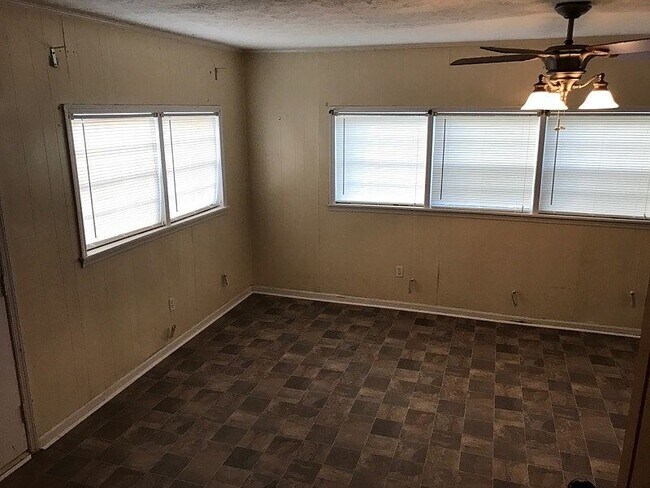Building Photo - 824MR
