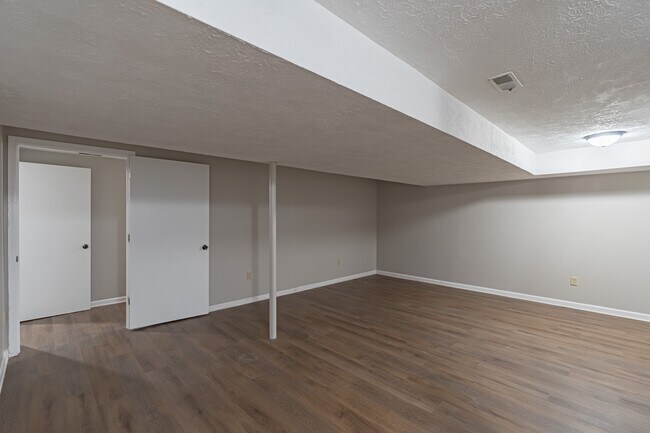 Building Photo - 13103 Lillian St