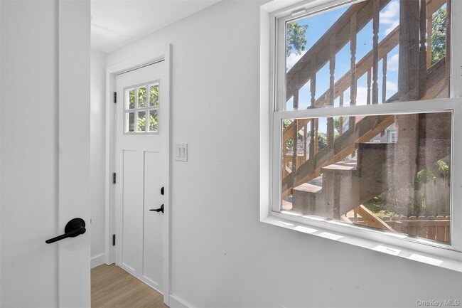 Building Photo - 165 W Main St