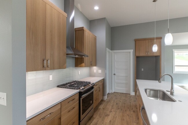 Building Photo - Beautiful 4bed 2bath home on Military Hill!