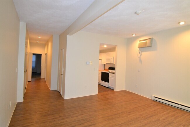Building Photo - 67 St Germain St