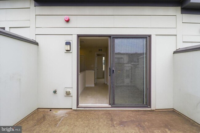 Building Photo - 16199 Columbus Ave