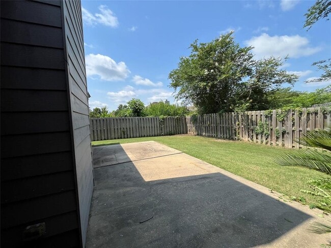 Building Photo - 9408 Crofton Ct
