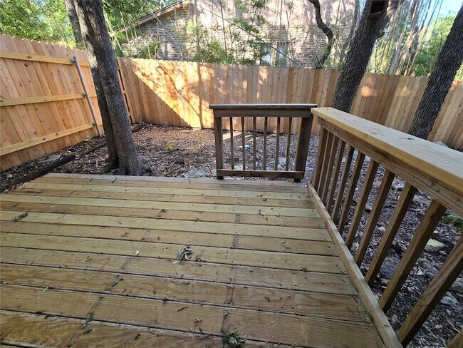 Building Photo - 604 Quail Creek Dr