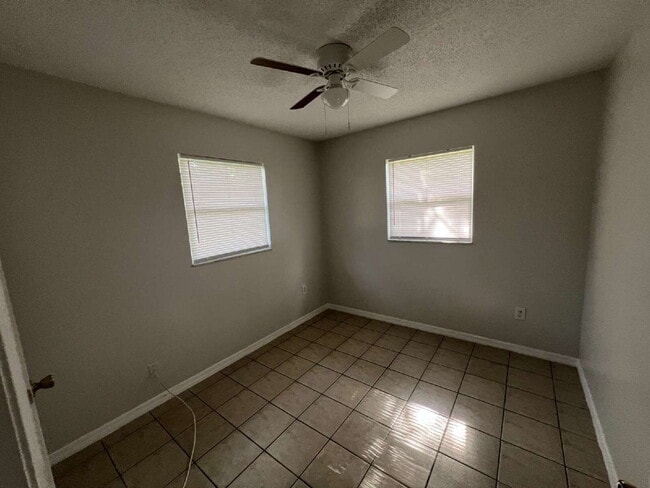 Building Photo - Charming 2BR/1BA in Quiet Alva – Fresh Paint & Pet Friendly