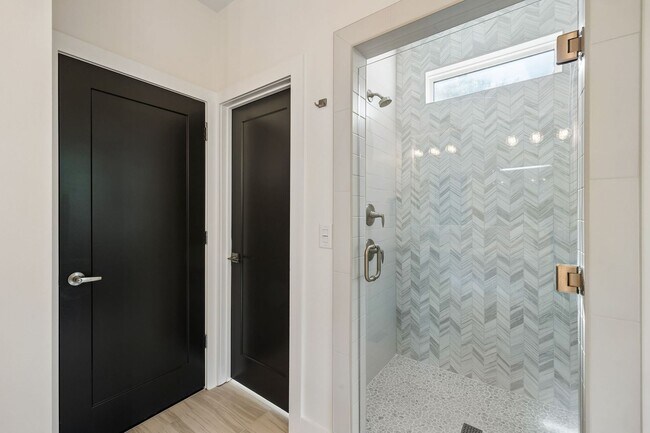Building Photo - Secret Oasis in East Nashville - FOR LEASE