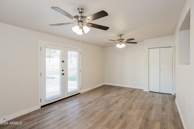 Building Photo - 2708 W Acoma Dr