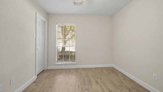 Building Photo - Lovely three-bedroom residence located on a cul-de-sac in Pearland ISD.