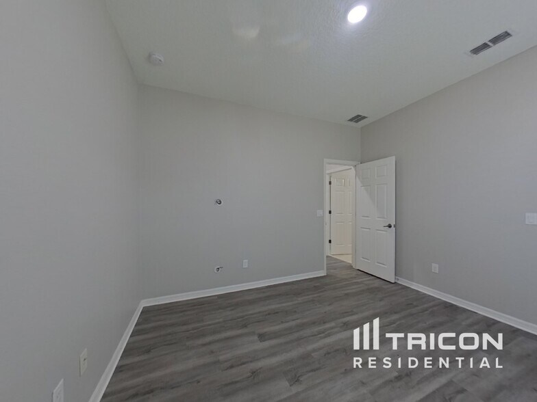 Building Photo - 800 Silvertip Rd