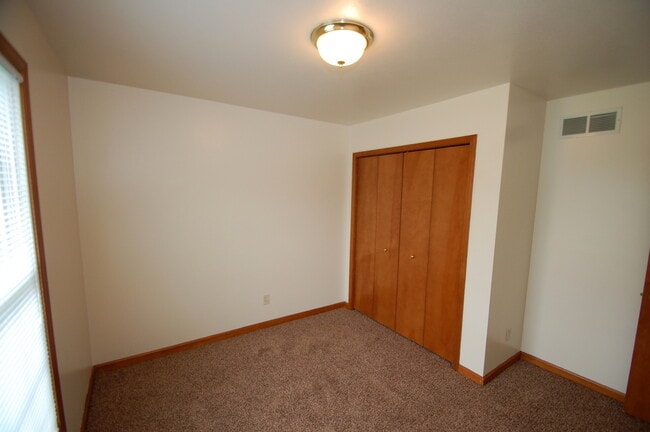 Building Photo - Nice 2-Bedroom Duplex on Tanglewood Drive in Goshen