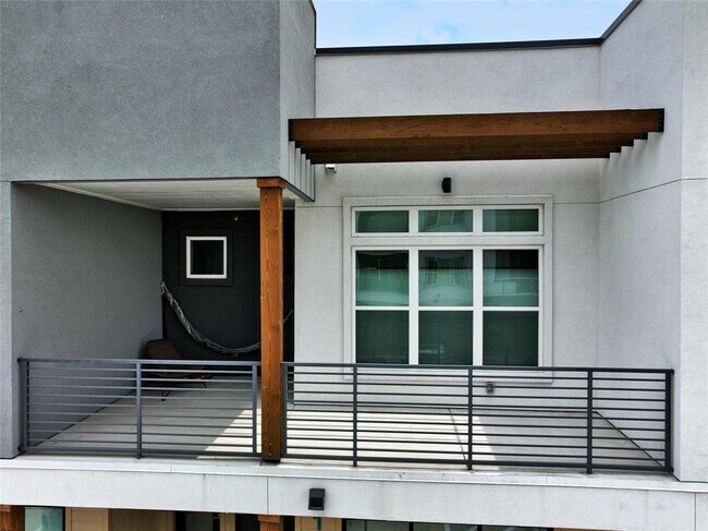 Building Photo - 4901 Springdale Rd