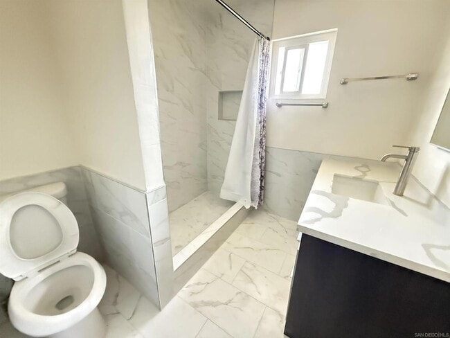 Building Photo - 4580 Hamilton St