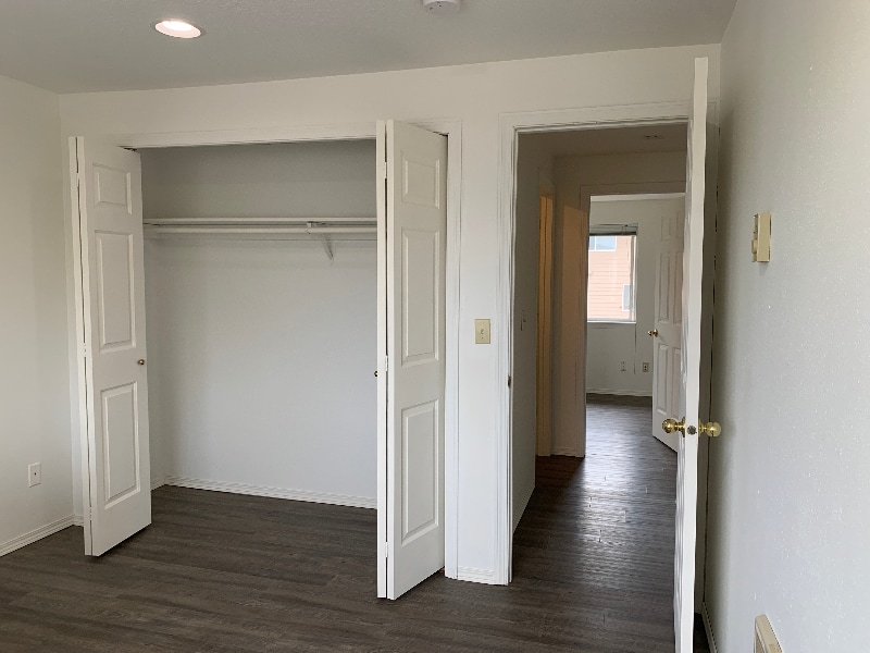 Building Photo - 2214 Maplewood Dr S