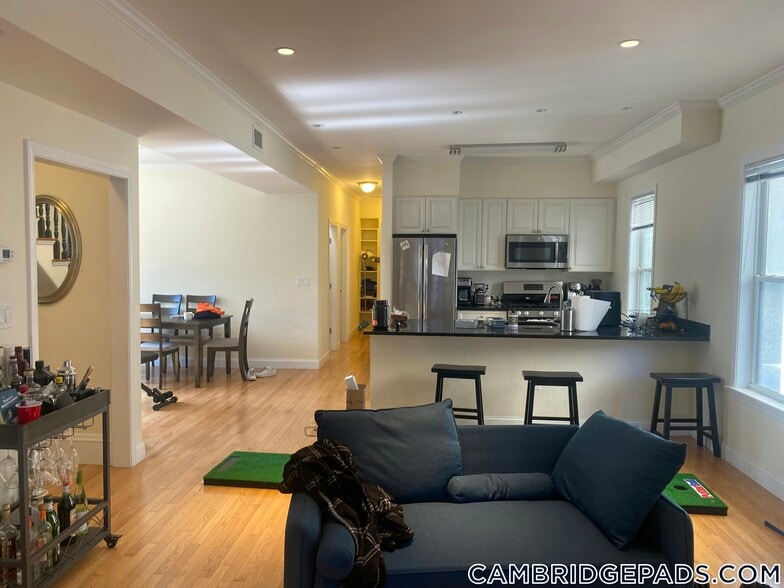 Building Photo - 15 Langdon St