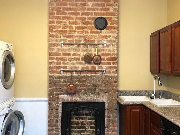 Building Photo - 2227 Brainard St