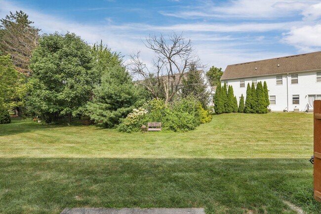 Building Photo - 1218 Green Dr