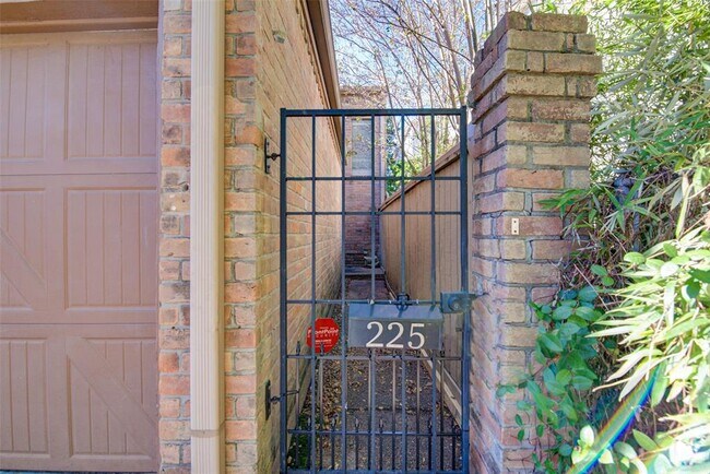 Building Photo - 225 Asbury-