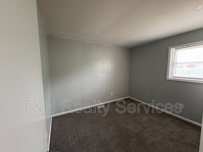 Building Photo - 10204 Catalina Dr