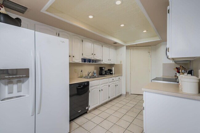Building Photo - 4301 N Ocean Blvd