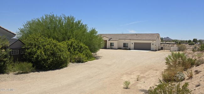 Building Photo - 839 W Hermosa Dr