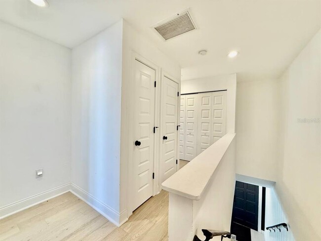 Building Photo - 162 E Davis Blvd