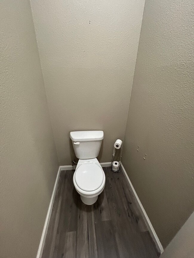 Building Photo - 3 Bedroom 2 bathroom with a bonus room and Solar in NW Visalia!