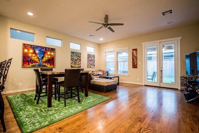 Building Photo - 5927 Kansas St