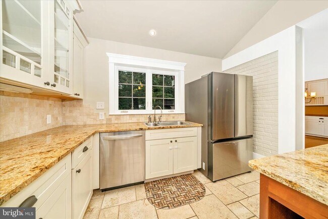 Building Photo - 1925 Pagebrook Rd