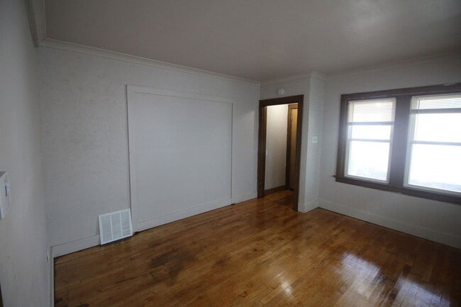 Building Photo - 3215 W Auer Ave