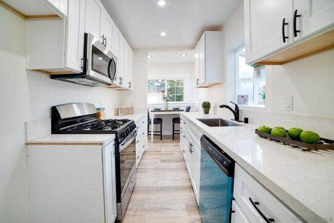 Building Photo - 2 Bed, 1 Bath House in North Park!