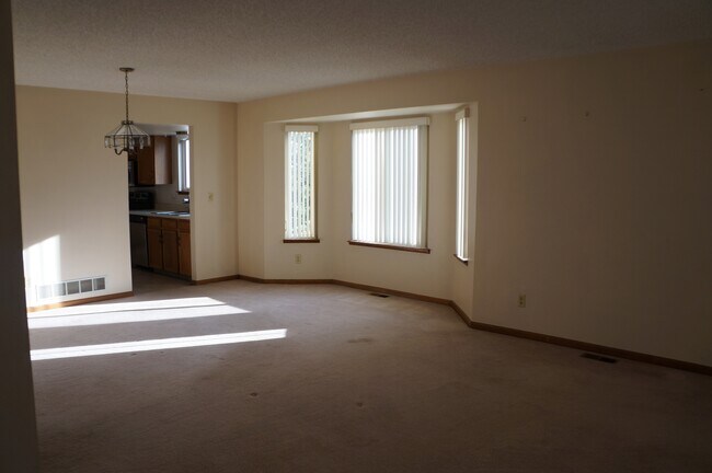 Building Photo - 7565 Hickorywood Dr