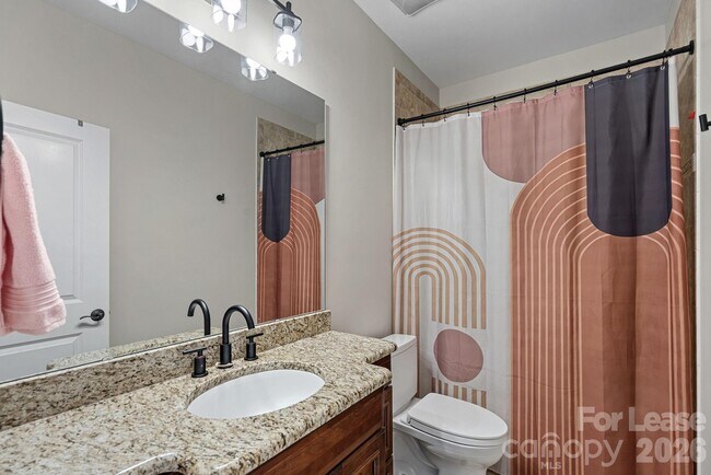 Building Photo - 3813 Lakeside Dr